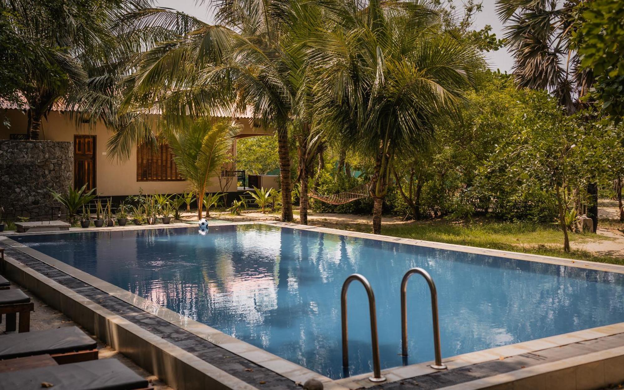 C Beyond Nilaveli Hotel Buitenkant foto