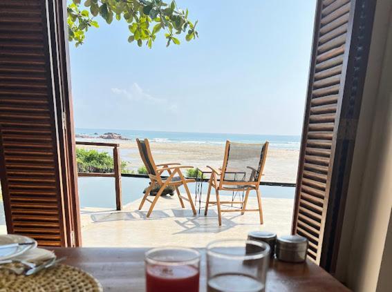 C Beyond Nilaveli Hotel Buitenkant foto