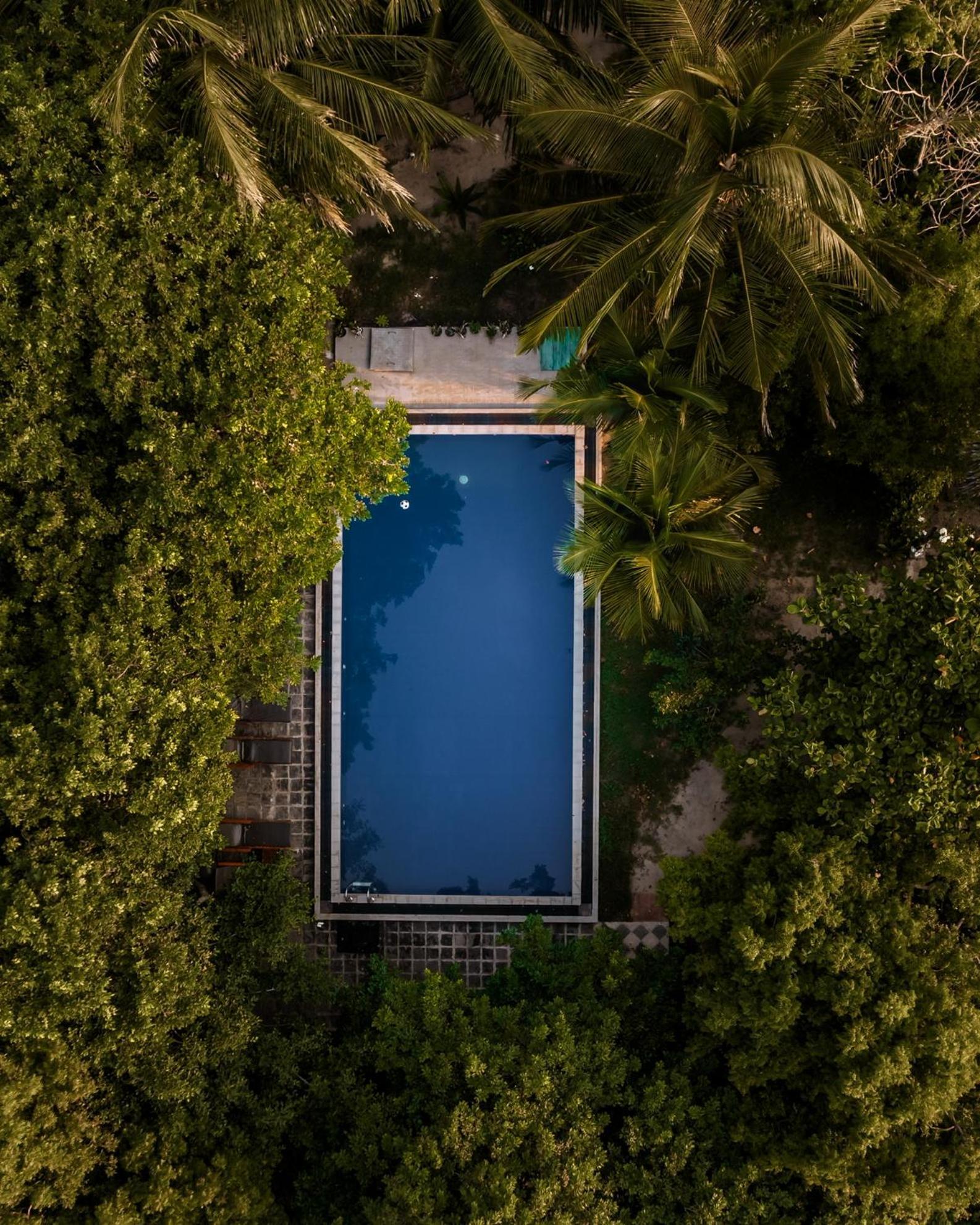 C Beyond Nilaveli Hotel Buitenkant foto