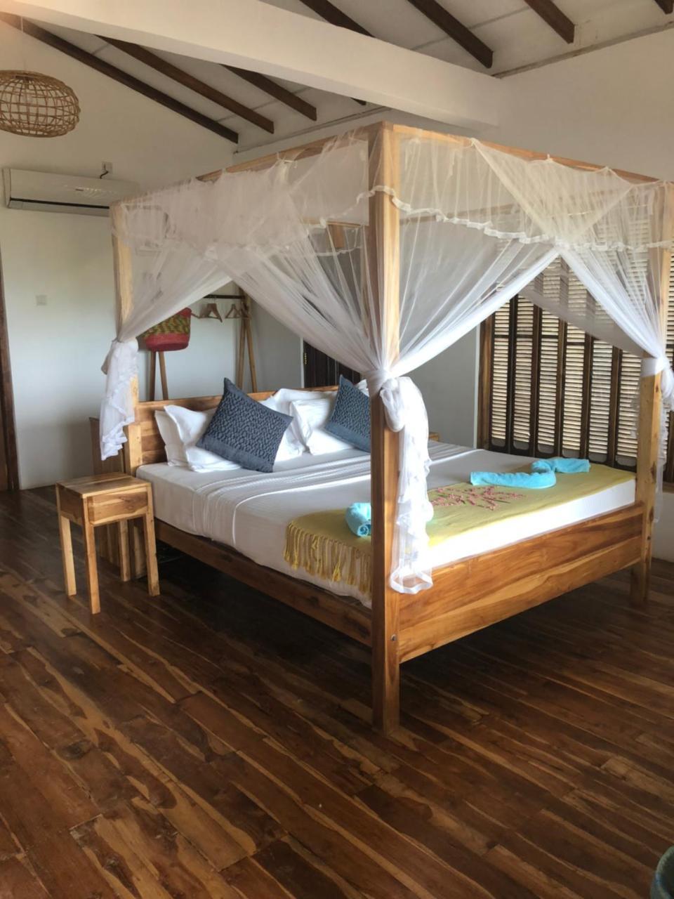 C Beyond Nilaveli Hotel Buitenkant foto